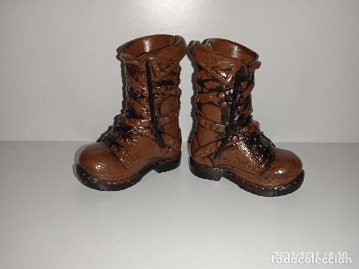 Mu&ntilde;ecas modernas: Zapatos botas de mu&ntilde;eco ever after high - Foto 1