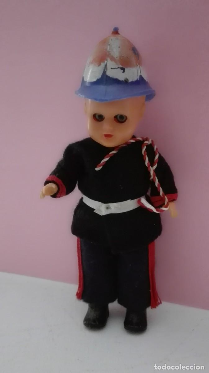 Mu&ntilde;ecas modernas: MU&Ntilde;ECO CELULOIDE GUARDIA PALACIO MONACO - Foto 1