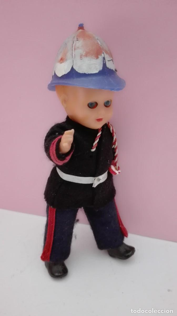 Mu&ntilde;ecas modernas: MU&Ntilde;ECO CELULOIDE GUARDIA PALACIO MONACO - Foto 2