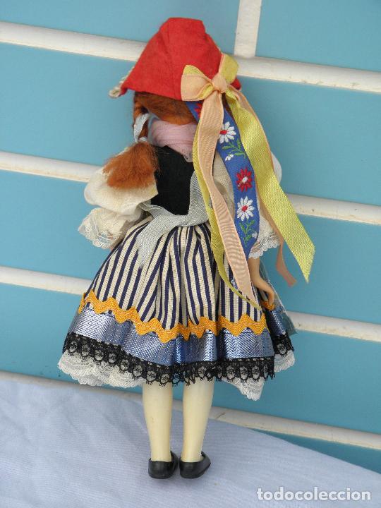 Mu&ntilde;ecas modernas: Antigua mu&ntilde;eca regional Suiza Ema de celuloide - Foto 3