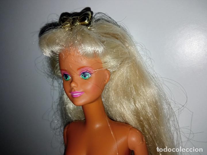 Mu&ntilde;ecas modernas: Mu&ntilde;eca Sindy de hasbro luz y color - Foto 3