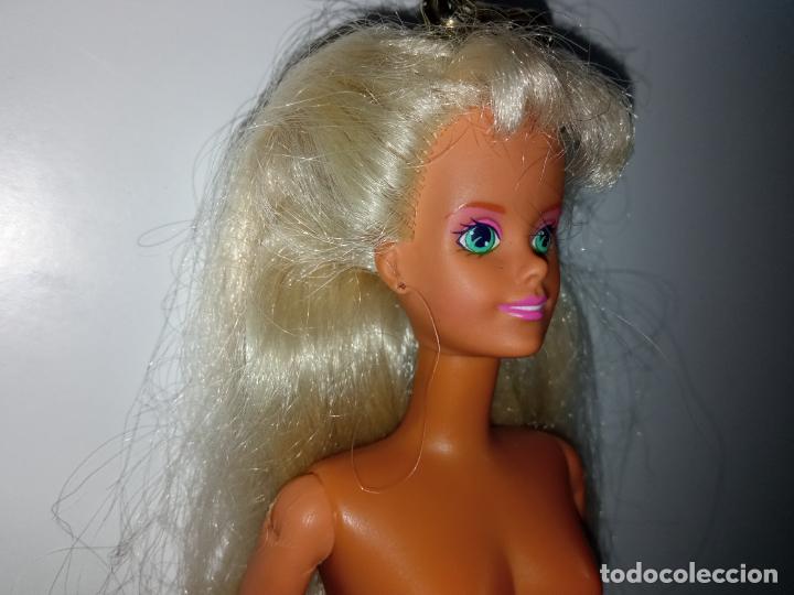 Mu&ntilde;ecas modernas: Mu&ntilde;eca Sindy de hasbro luz y color - Foto 4