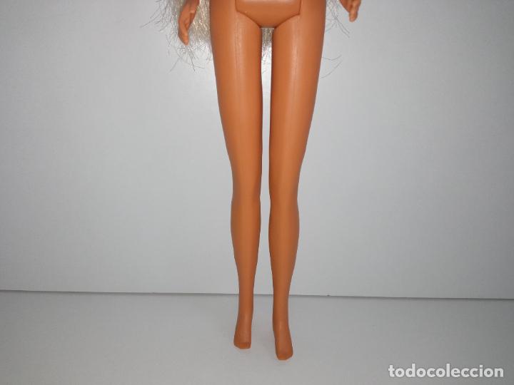 Mu&ntilde;ecas modernas: Mu&ntilde;eca Sindy de hasbro luz y color - Foto 6