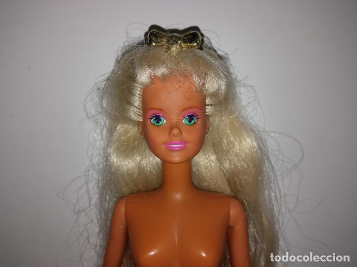 Mu&ntilde;ecas modernas: Mu&ntilde;eca Sindy de hasbro luz y color - Foto 1
