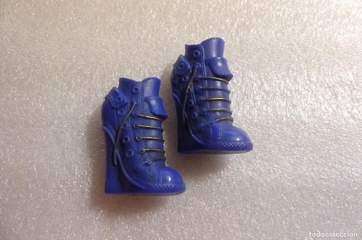 Mu&ntilde;ecas modernas: Botas Clawdeen. Monster High - Foto 2