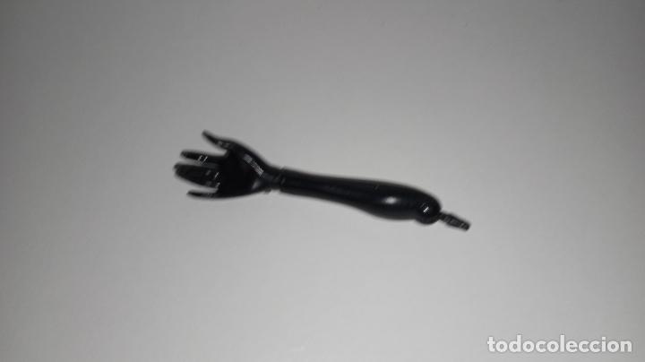 Mu&ntilde;ecas modernas: Brazo de mu&ntilde;eca Monster high - Foto 2