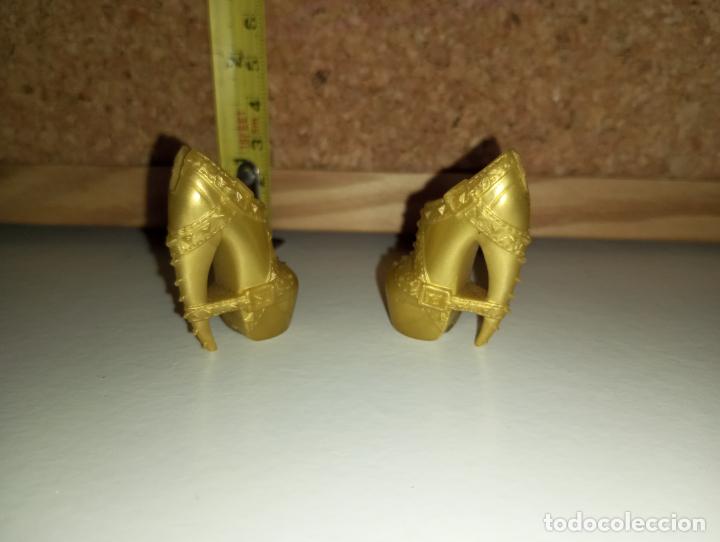 Mu&ntilde;ecas modernas: Zapatos de mu&ntilde;eca Monster high - Foto 2