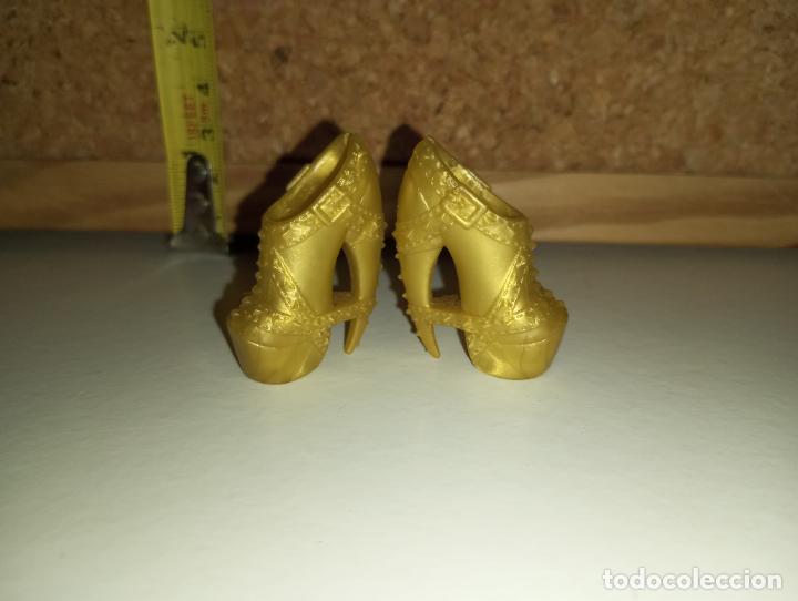 Mu&ntilde;ecas modernas: Zapatos de mu&ntilde;eca Monster high - Foto 1