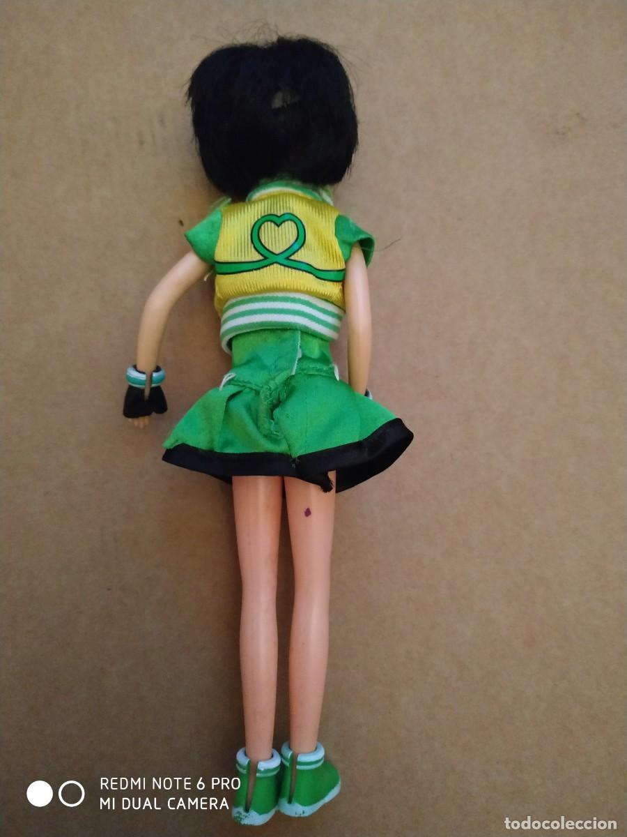 Mu&ntilde;ecas modernas: MU&Ntilde;ECA CON VESTIDO VERDE DESCONOZCO MARCA - Foto 2