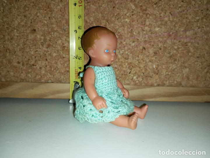 Mu&ntilde;ecas modernas: Peque&ntilde;a mu&ntilde;eca bebe vintage - Foto 2