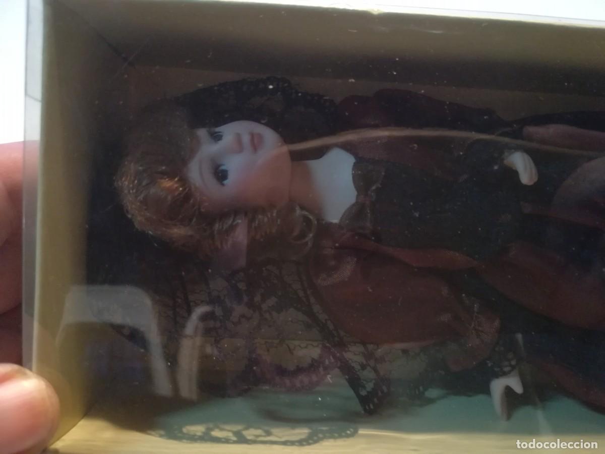 Mu&ntilde;ecas modernas: MU&Ntilde;ECA / MEDIDA CAJA 23 CM - Foto 2