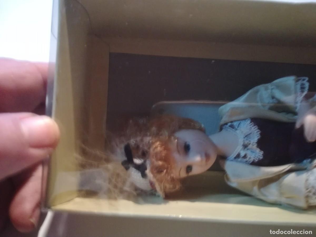 Mu&ntilde;ecas modernas: MU&Ntilde;ECA / MEDIDA CAJA 23 CM - Foto 2