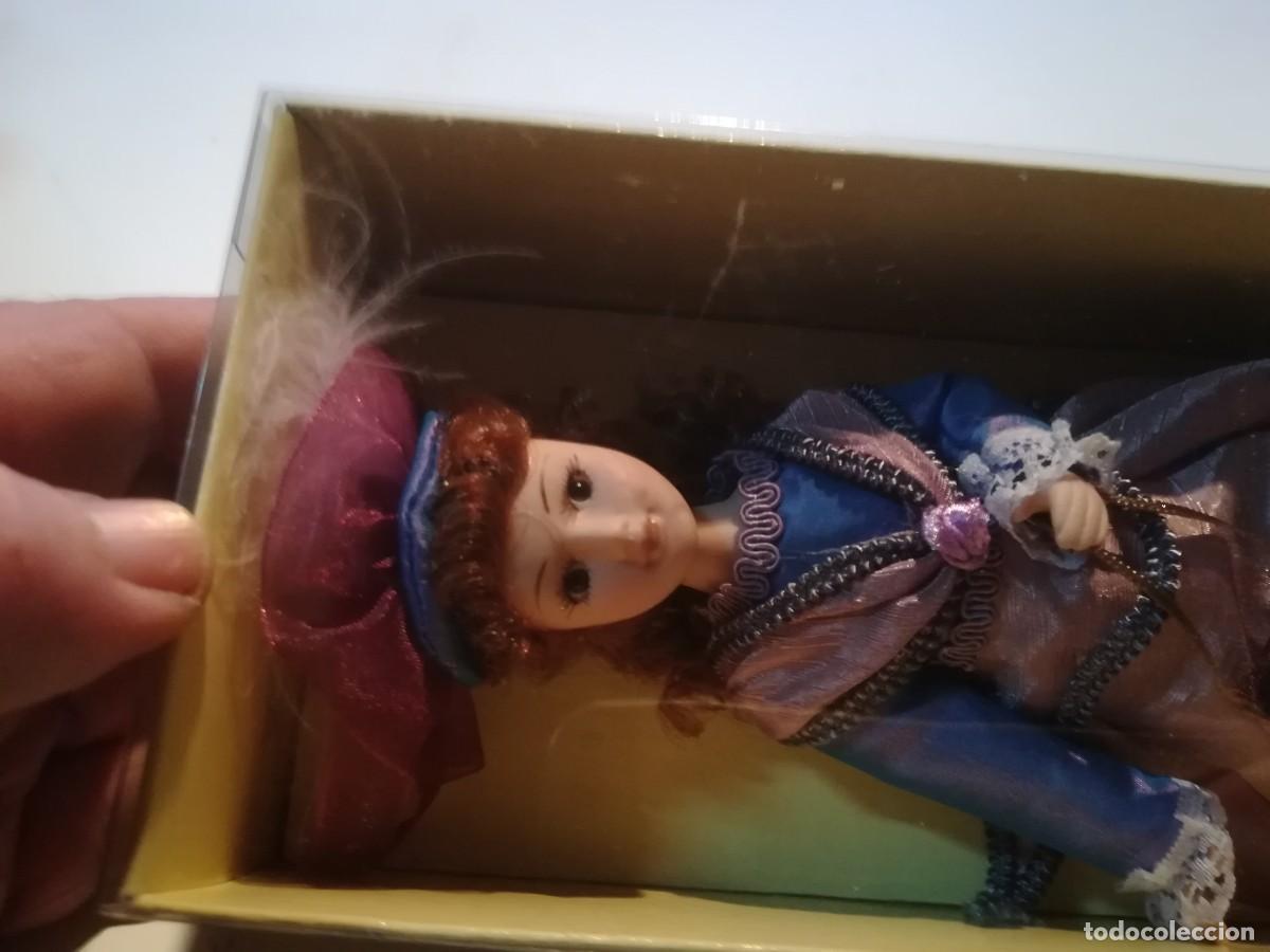 Mu&ntilde;ecas modernas: MU&Ntilde;ECA / MEDIDA CAJA 23 CM - Foto 2