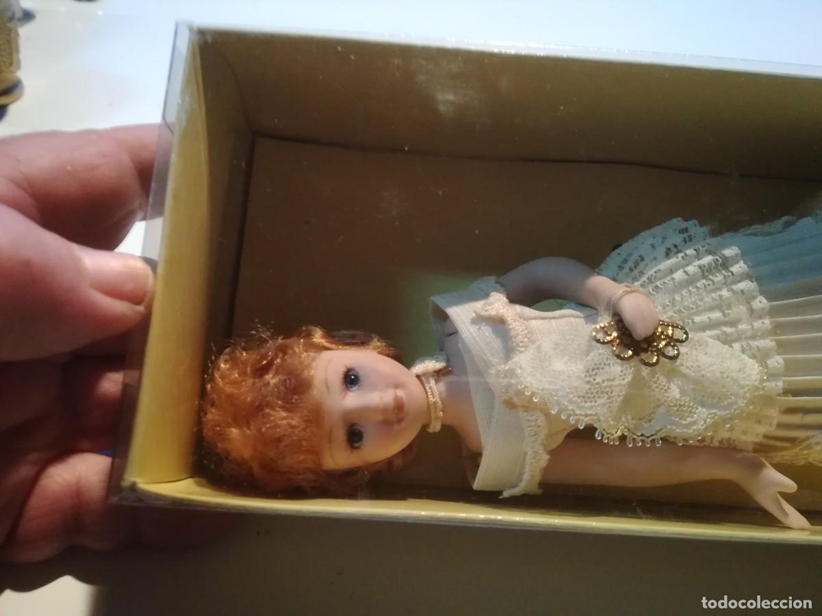 Mu&ntilde;ecas modernas: MU&Ntilde;ECA / MEDIDA CAJA 23 CM - Foto 2