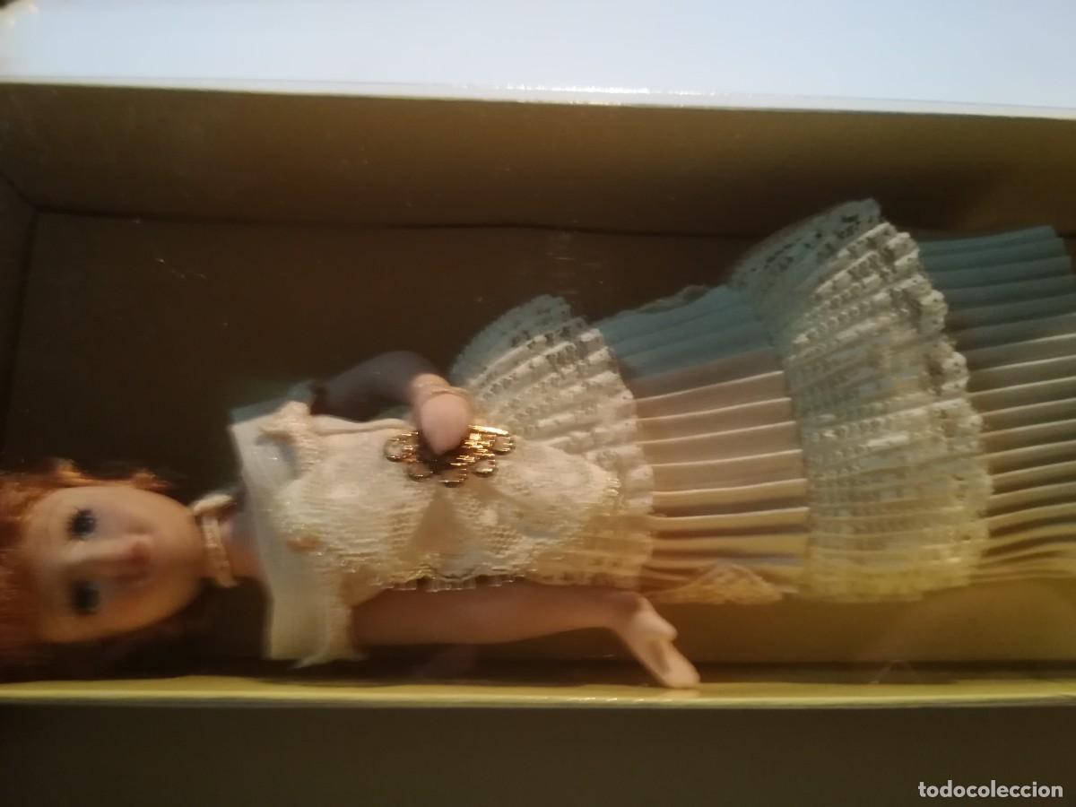 Mu&ntilde;ecas modernas: MU&Ntilde;ECA / MEDIDA CAJA 23 CM - Foto 3