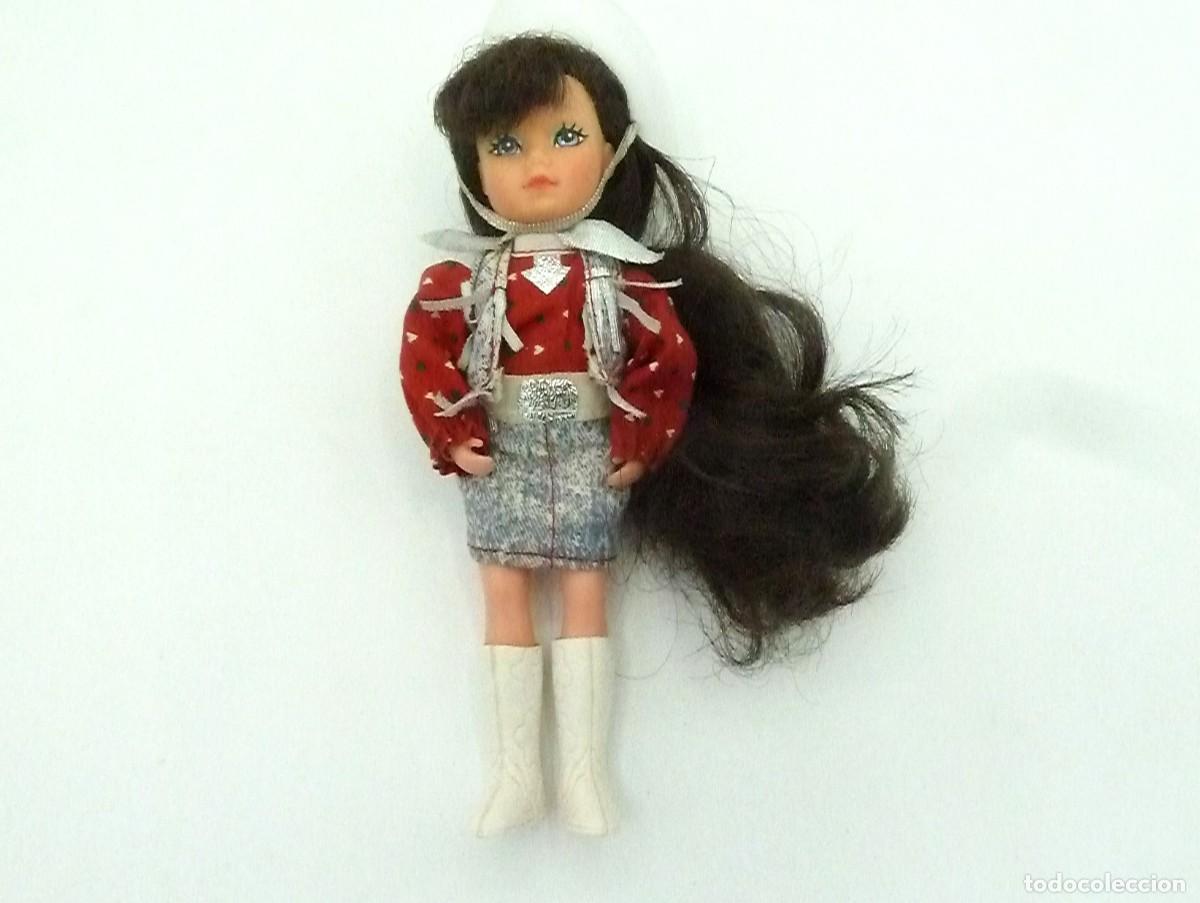 Mu&ntilde;ecas modernas: Mu&ntilde;eca vaquera. Creata 1985 - Foto 1
