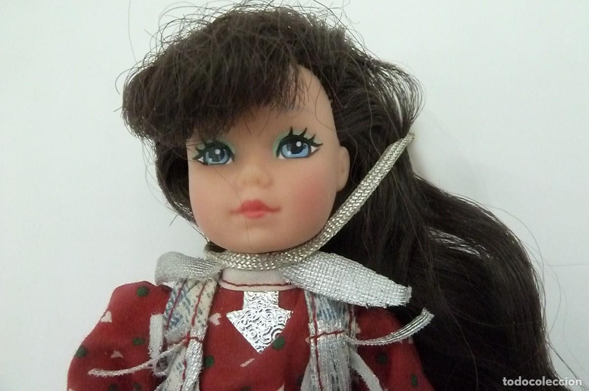 Mu&ntilde;ecas modernas: Mu&ntilde;eca vaquera. Creata 1985 - Foto 2
