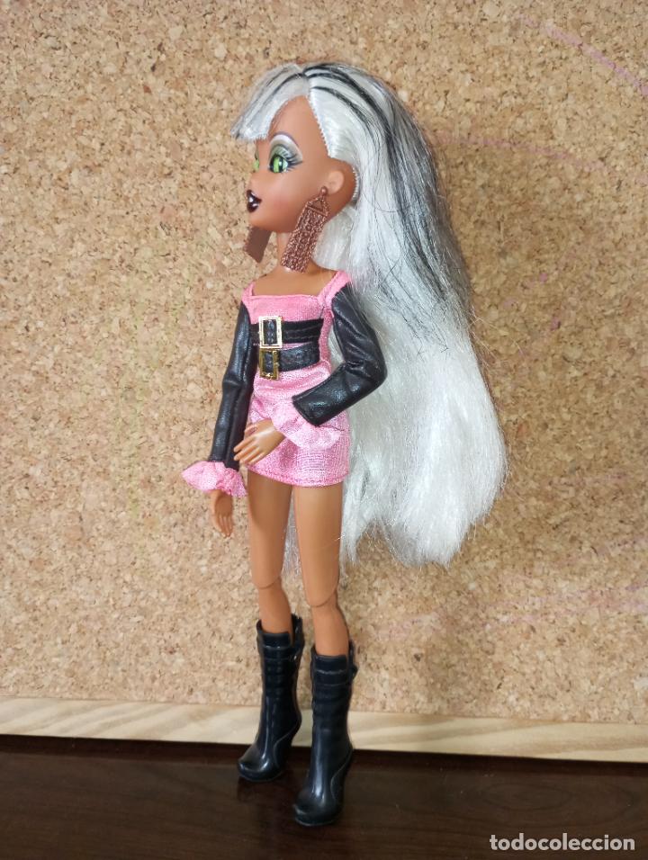 Mu&ntilde;ecas modernas: Mu&ntilde;eca Bratzillaz Sashabella paws - Foto 9