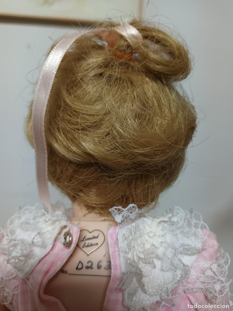 Mu&ntilde;ecas modernas: Mu&ntilde;eca de porcelana de la marca Franklin Herloom - Foto 3