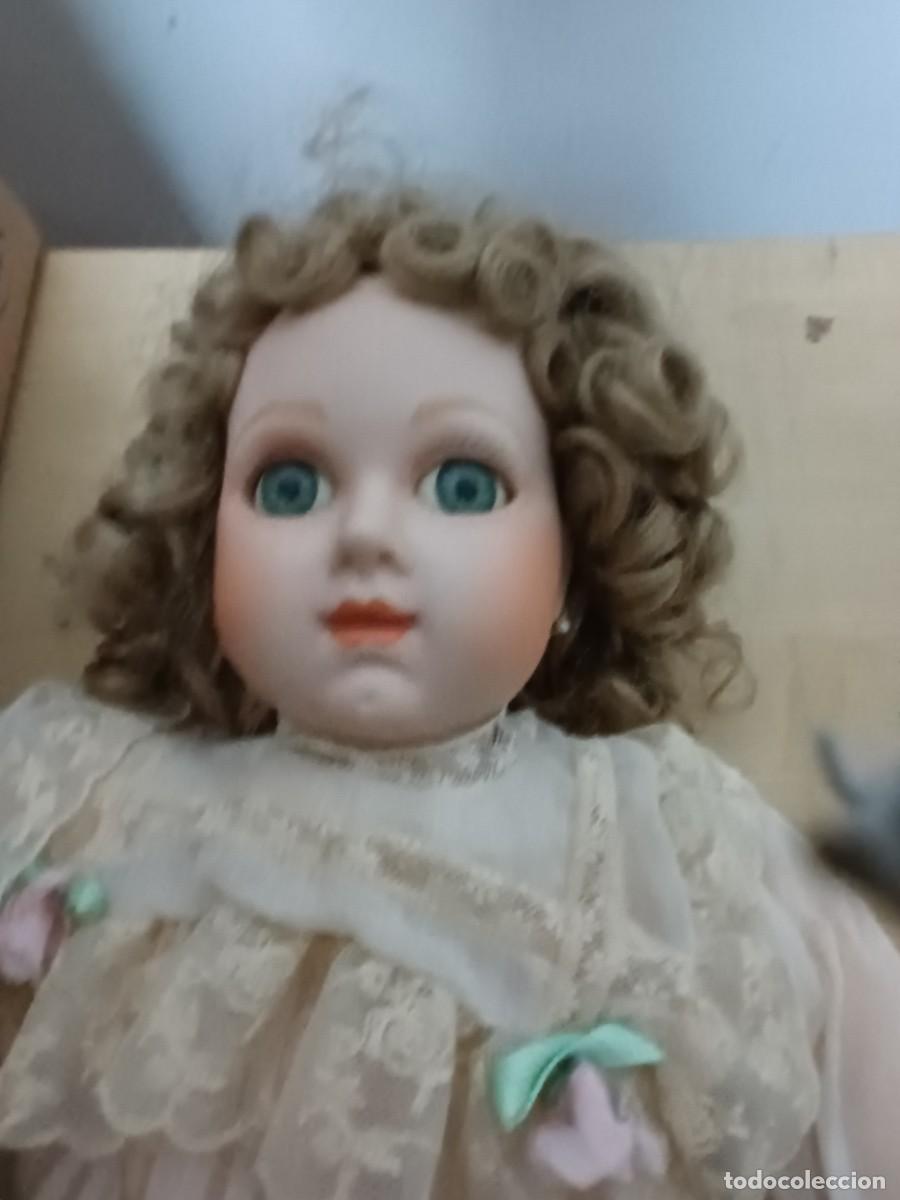 Mu&ntilde;ecas modernas: Mu&ntilde;eca de porcelana de la marca Franklin Herloom - Foto 1