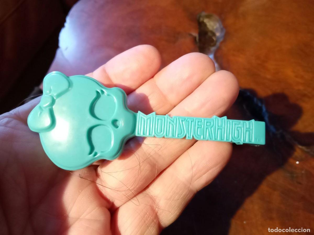 Mu&ntilde;ecas modernas: 2 CEPILLOS Y UN SOMBRERO MONSTERHIGH MUNECA - Foto 7