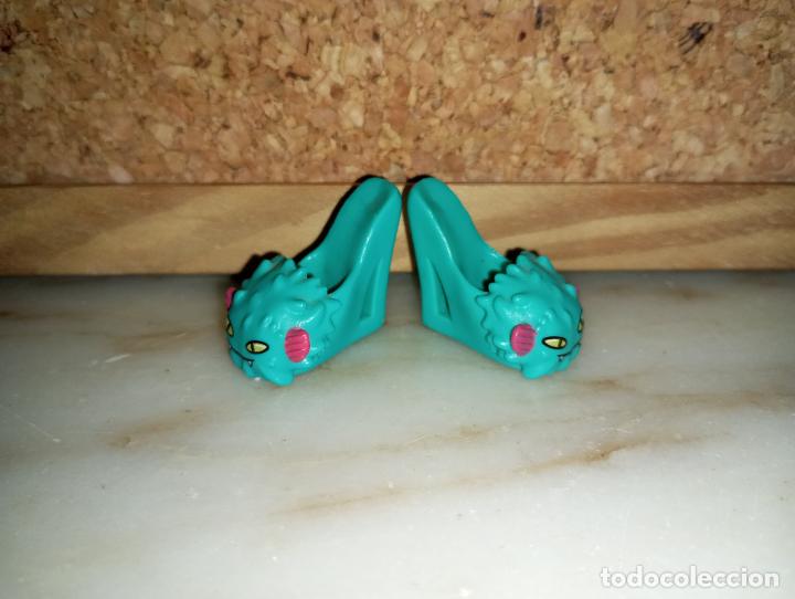 Mu&ntilde;ecas modernas: Zapatos de mu&ntilde;eca Monster high - Foto 1