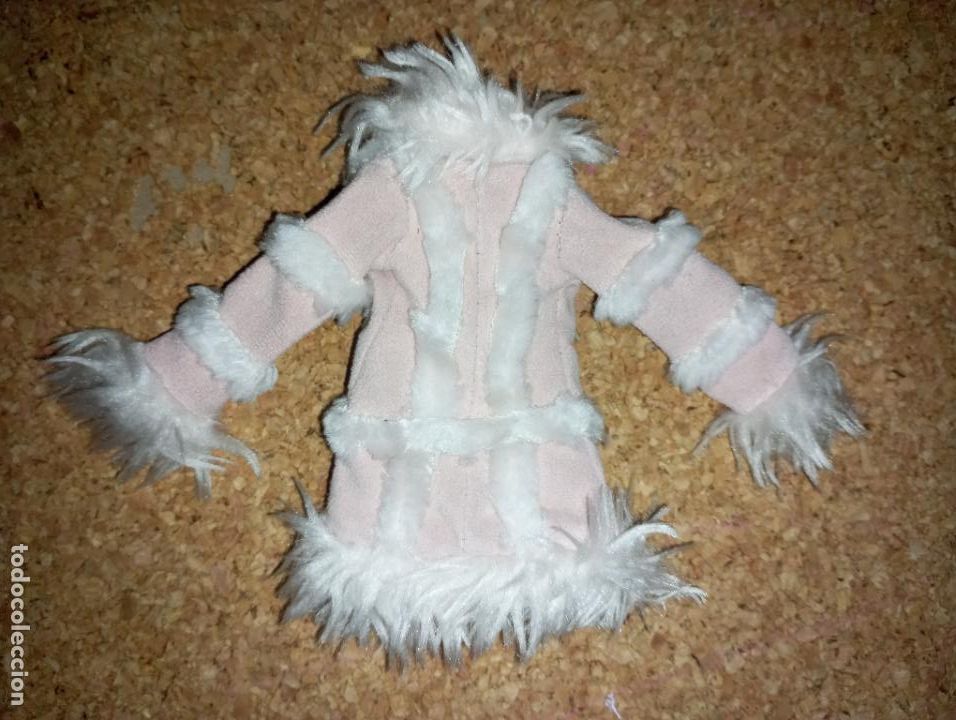 Mu&ntilde;ecas modernas: Abrigo de mu&ntilde;eca Bratz - Foto 2