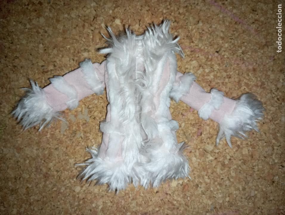 Mu&ntilde;ecas modernas: Abrigo de mu&ntilde;eca Bratz - Foto 1