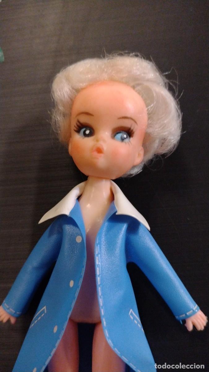 Mu&ntilde;ecas modernas: Rainy day doll. - Foto 2