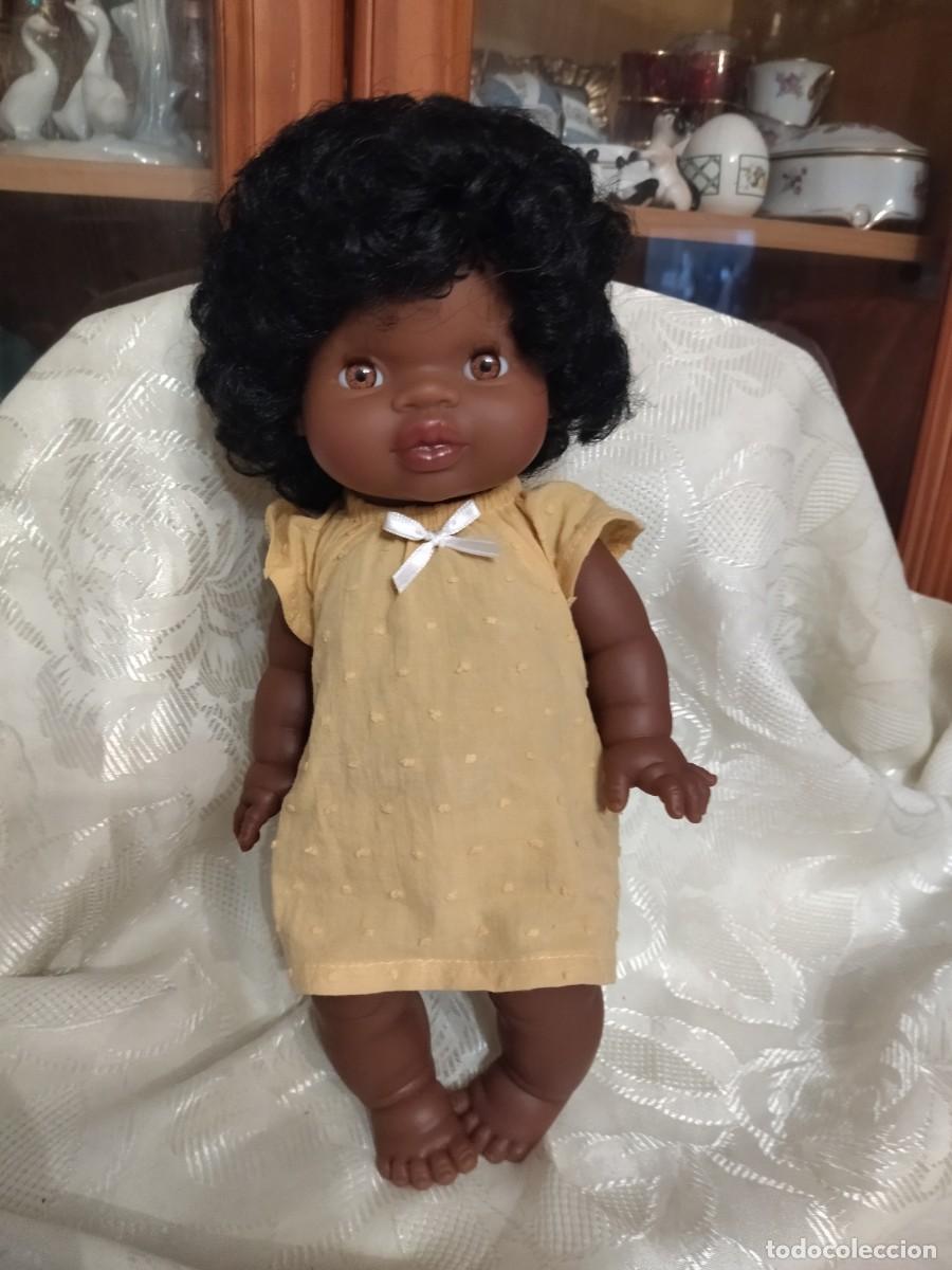 Mu&ntilde;ecas modernas: MU&Ntilde;ECA NEGRITA DE MINILAND, PERFUMADA. - Foto 1