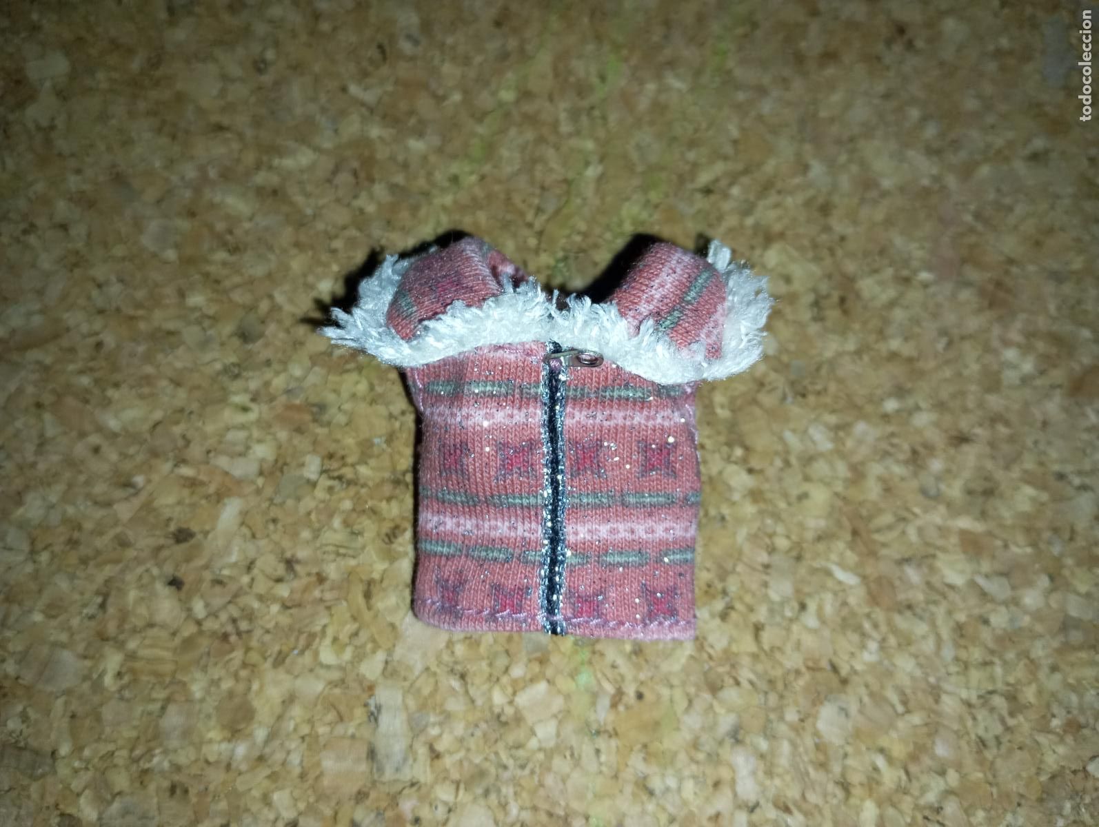 Mu&ntilde;ecas modernas: Camiseta de mu&ntilde;eca Bratz - Foto 1