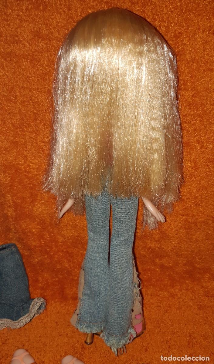 Mu&ntilde;ecas modernas: MU&Ntilde;ECA BRATZ CLOE STRUT IT 2004 - Foto 4