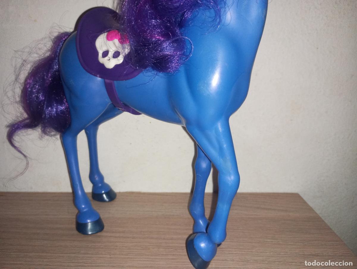 Mu&ntilde;ecas modernas: caballo de mu&ntilde;eca monster high directora decapitada - Foto 3