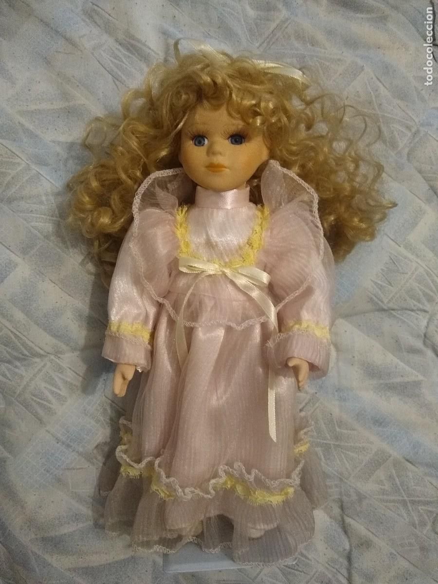 Mu&ntilde;ecas modernas: Mu&ntilde;eca de porcelana de 30 cms de altura. - Foto 1