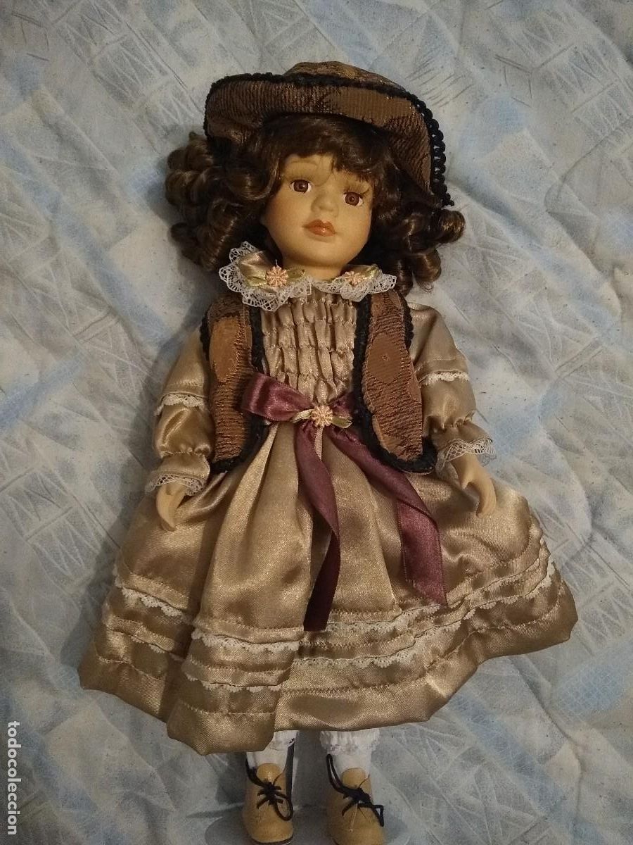 Mu&ntilde;ecas modernas: Mu&ntilde;eca de porcelana de 40 cms de altura. - Foto 1