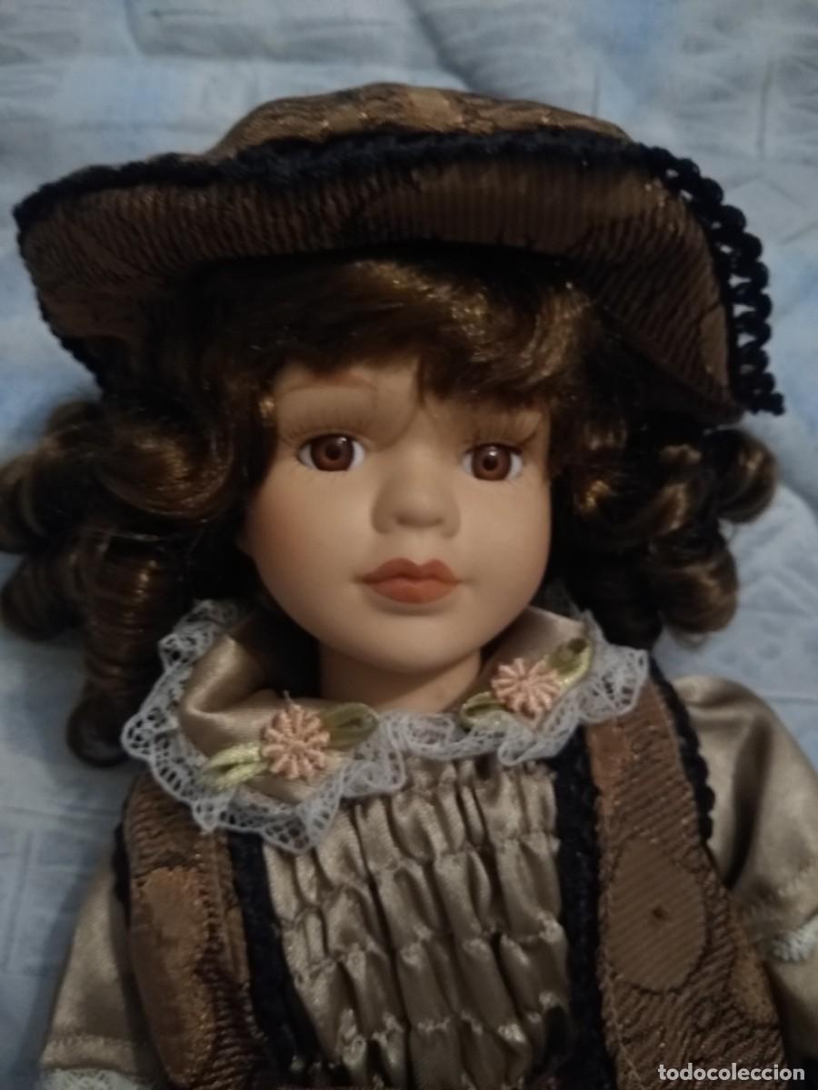 Mu&ntilde;ecas modernas: Mu&ntilde;eca de porcelana de 40 cms de altura. - Foto 2