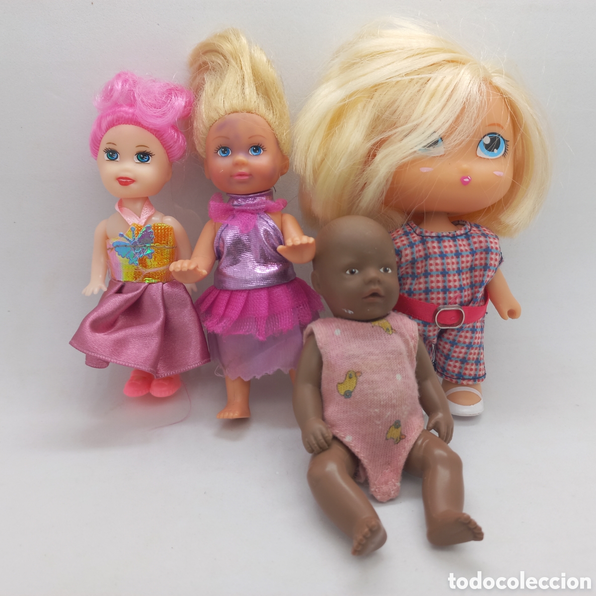 Mu&ntilde;ecas modernas: Lote de 4 mu&ntilde;ecas peque&ntilde;as - Foto 1