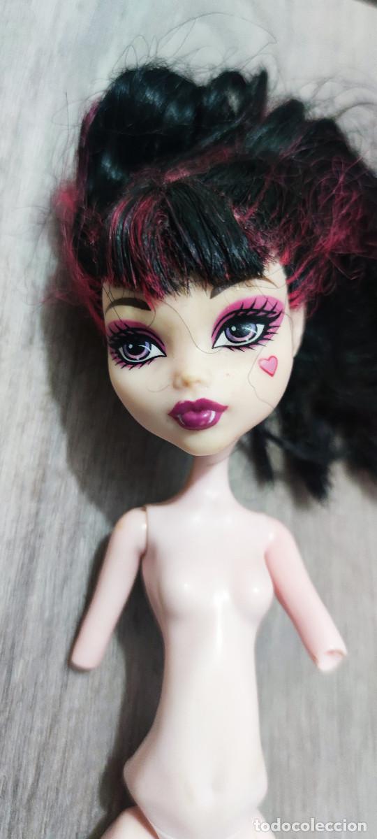 Mu&ntilde;ecas modernas: Mu&ntilde;eca Monster High Draculaura sin brazos - Foto 3