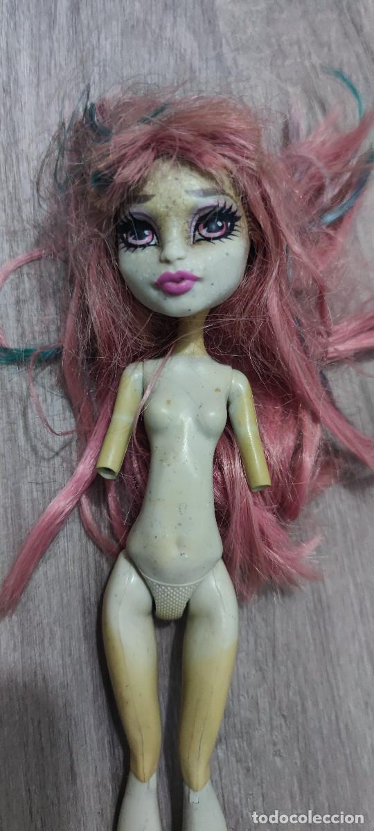 Mu&ntilde;ecas modernas: Mu&ntilde;eca Monster High sin brazos y decolorada - Foto 3