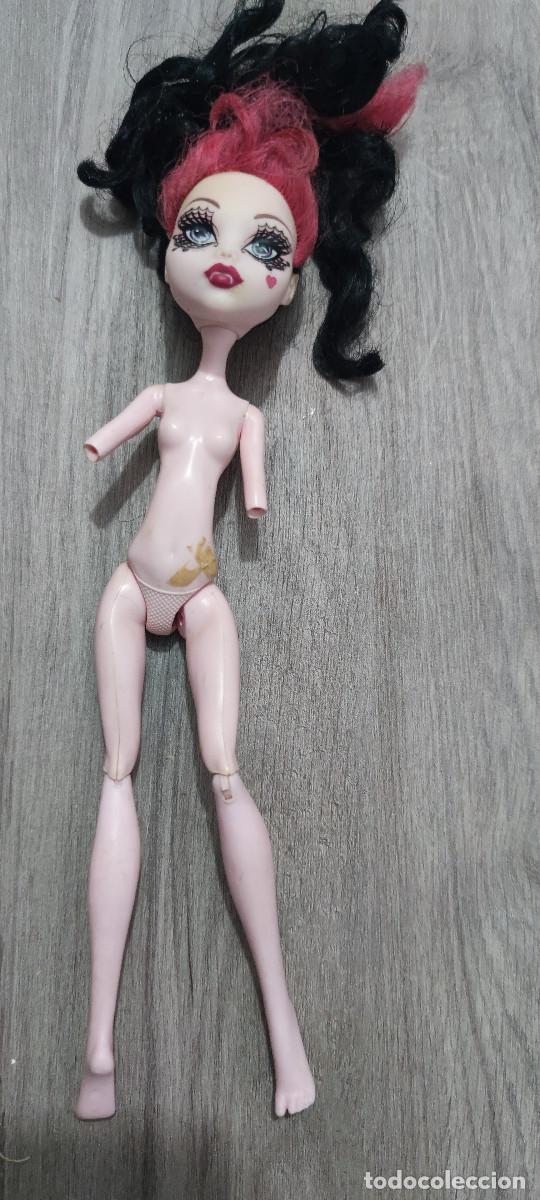 Mu&ntilde;ecas modernas: Mu&ntilde;eca Monster High Draculaura sin brazos - Foto 1