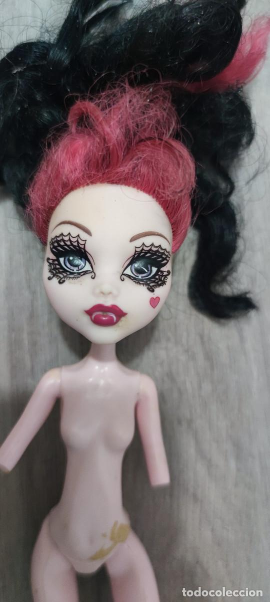 Mu&ntilde;ecas modernas: Mu&ntilde;eca Monster High Draculaura sin brazos - Foto 2