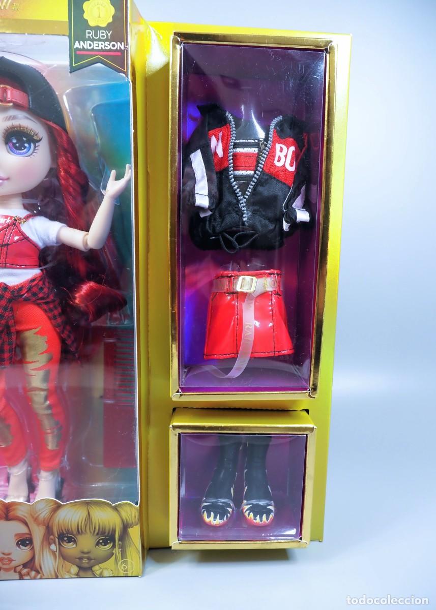Mu&ntilde;ecas modernas: Mu&ntilde;eca Rainbow High Ruby Anderson 1 edici&oacute;n del 2020. Nueva. - Foto 4
