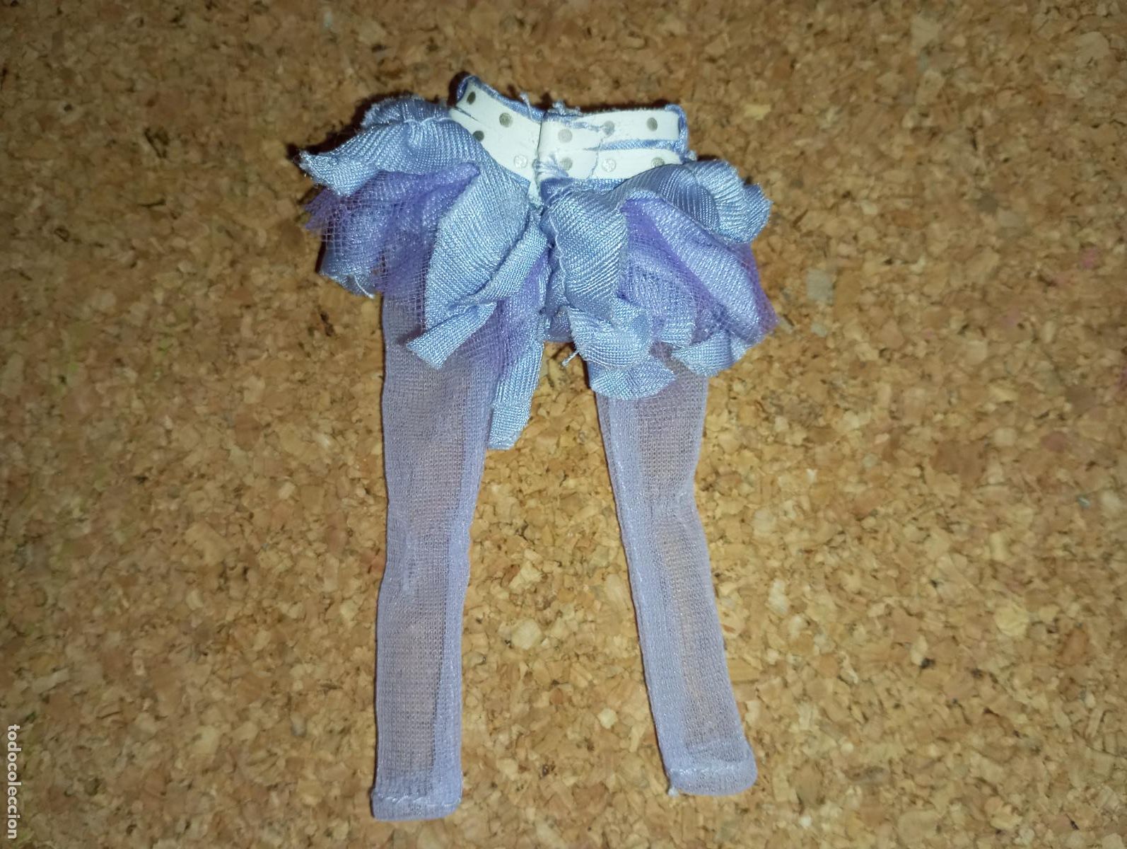Mu&ntilde;ecas modernas: falda y medias de mu&ntilde;eca bratz - Foto 1