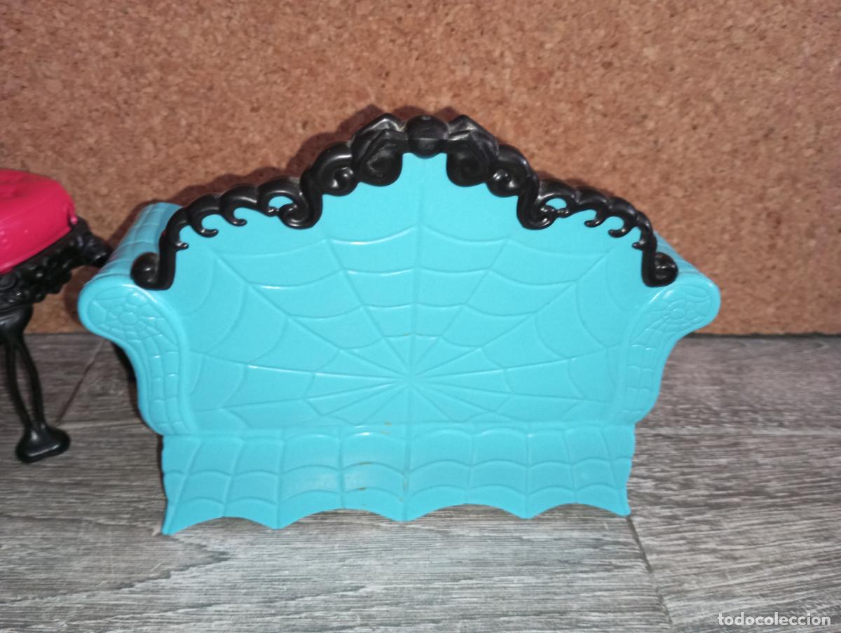 Mu&ntilde;ecas modernas: Lote muebles de mu&ntilde;eca Monster high - Foto 2