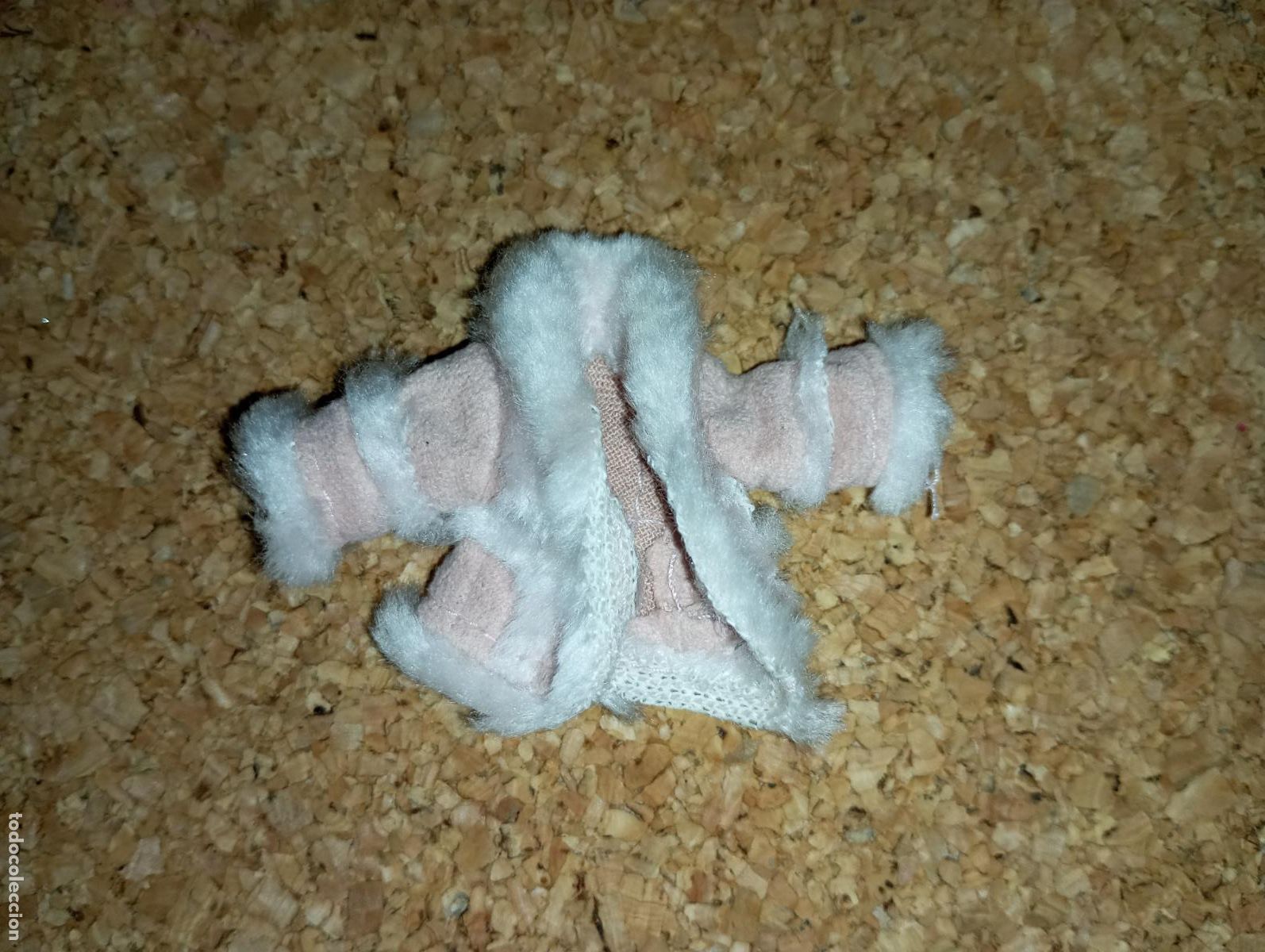 Mu&ntilde;ecas modernas: chaqueta de mu&ntilde;eca mini bratz - Foto 1