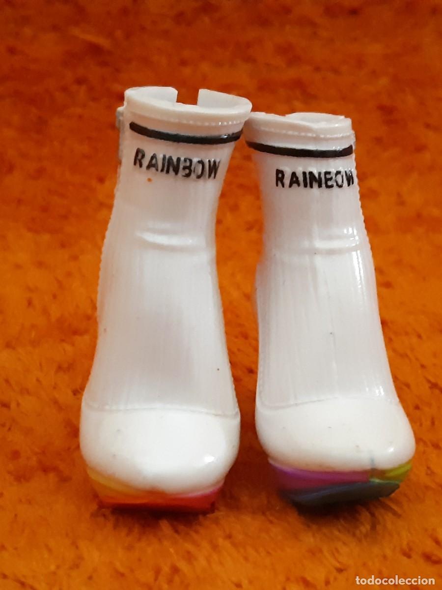 Mu&ntilde;ecas modernas: ZAPATOS MU&Ntilde;ECA RAINBOW HIGH ROPA - Foto 3