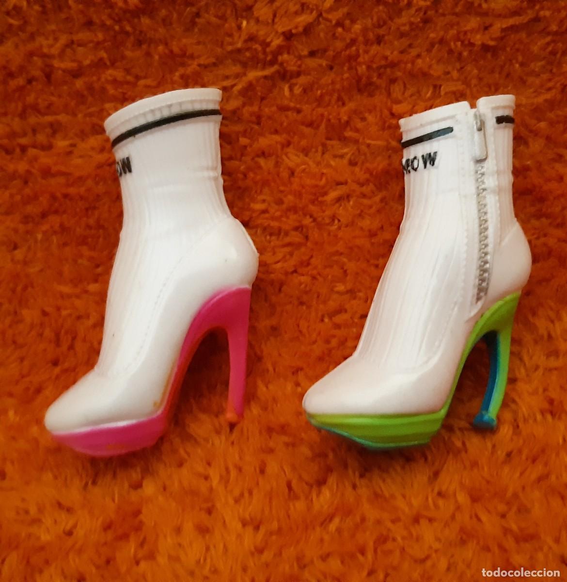 Mu&ntilde;ecas modernas: ZAPATOS MU&Ntilde;ECA RAINBOW HIGH ROPA - Foto 1
