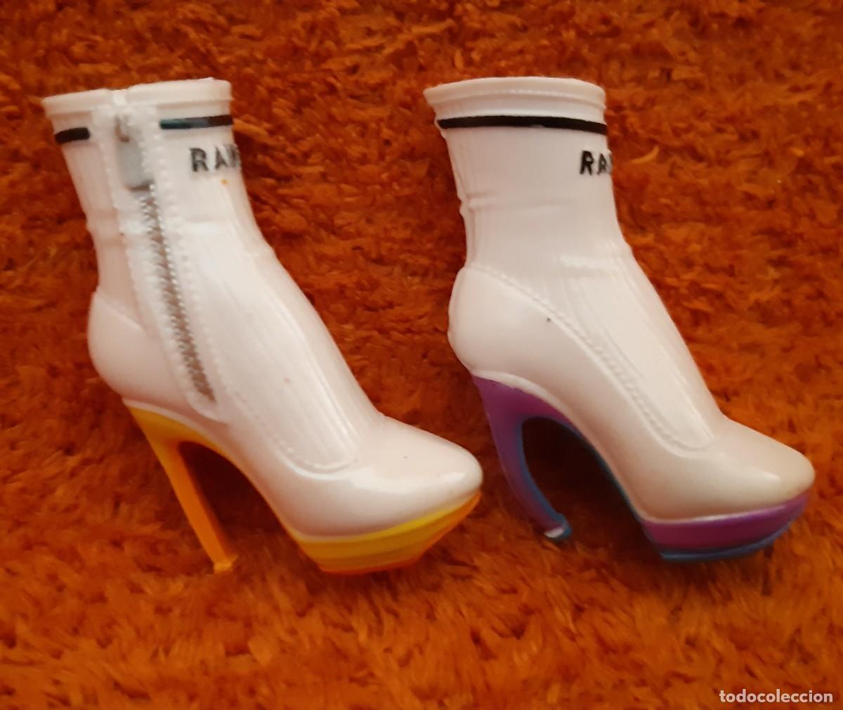 Mu&ntilde;ecas modernas: ZAPATOS MU&Ntilde;ECA RAINBOW HIGH ROPA - Foto 2