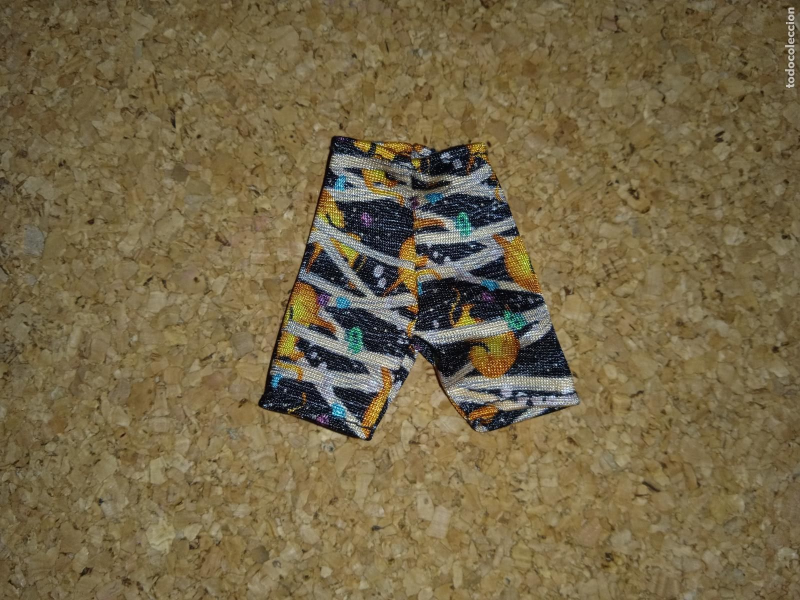 Mu&ntilde;ecas modernas: pantalon corto de mu&ntilde;eca monster high - Foto 1