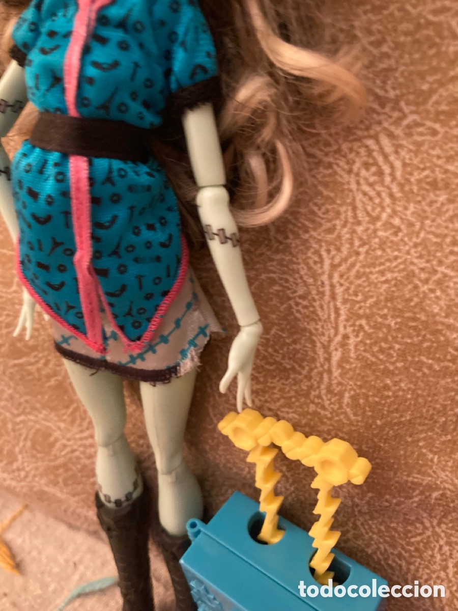 Mu&ntilde;ecas modernas: Mu&ntilde;eca Monster High Scaris - Foto 2
